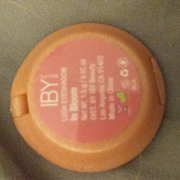 NWT Eyeshadow - Picture 3 of 3